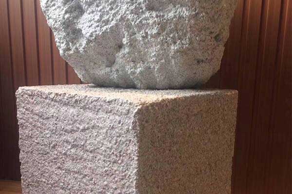 仿石漆噴涂施工，一次成活好還是兩次成活好？仿石漆（水包砂）施工噴幾次為宜？